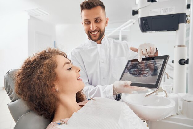 Jak nowoczesne technologie zmieniają podejście do leczenia stomatologicznego w lokalnych gabinetach dentystycznych