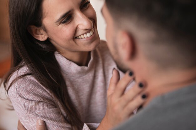 Jak efektywna komunikacja wpływa na trwałość związków